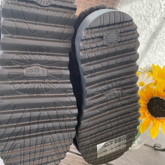 Womens UGG slippers - Picture 10 of 10